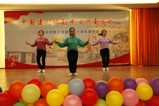 22郑州基地舞蹈《天天向上》.jpg 22郑州基地舞蹈《天天向上》.jpg