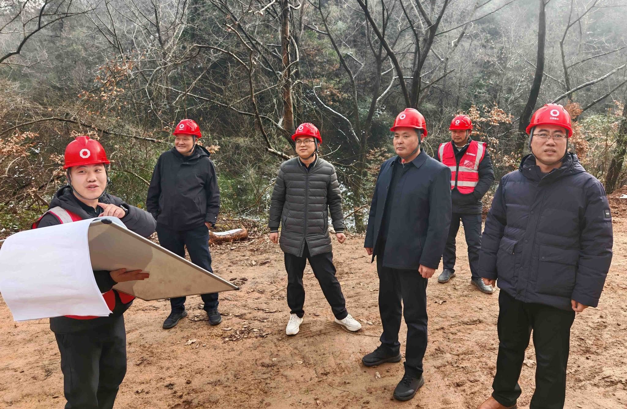 坚守有温度 安全有力度——总队领导深入一线督导慰问