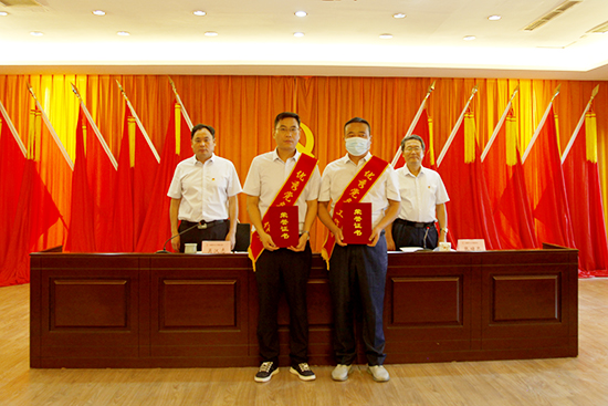 优秀党务工作者.jpg 优秀党务工作者.jpg