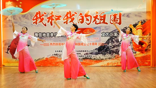 舞蹈《油纸伞》.jpg 舞蹈《油纸伞》.jpg