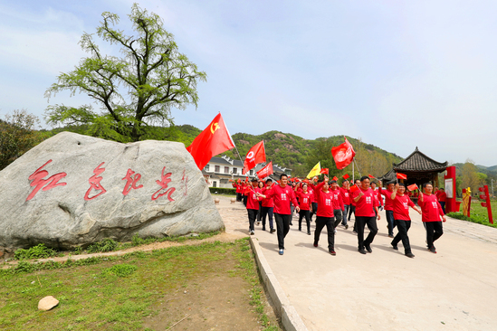 红色起点.jpg 红色起点.jpg