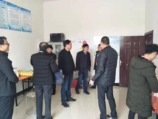 总队领导在商城检查慰问三调项目.jpg 总队领导在商城检查慰问三调项目.jpg