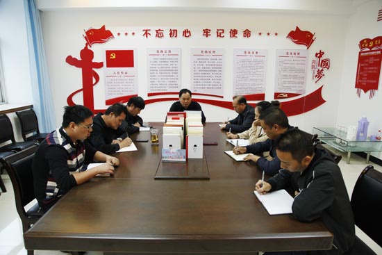 测绘党支部调研.jpg 测绘党支部调研.jpg