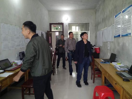 总队领导在罗山检查慰问三调项目.jpg 总队领导在罗山检查慰问三调项目.jpg