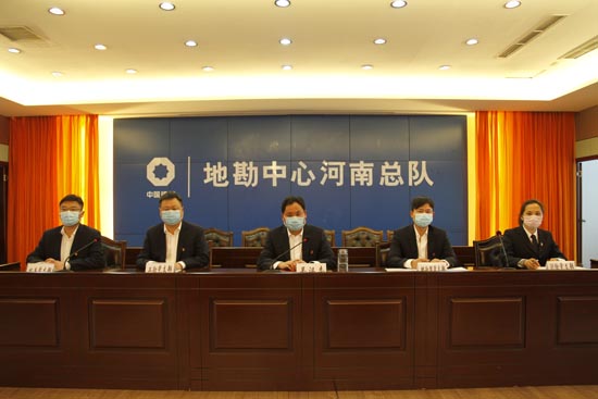 党委书记吴汉志与各支部书记签订党风廉政建设责任书4.jpg 党委书记吴汉志与各支部书记签订党风廉政建设责任书4.jpg