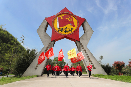 党旗飘扬.jpg 党旗飘扬.jpg