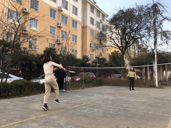 羽毛球.jpg 羽毛球.jpg