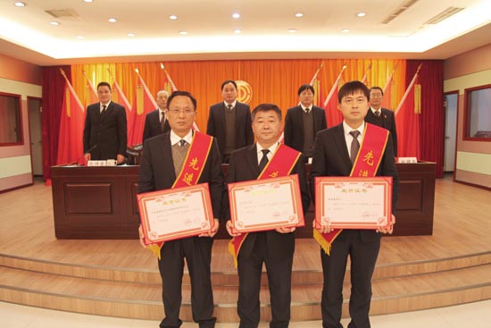 12先进集体合影.jpg 12先进集体合影.jpg
